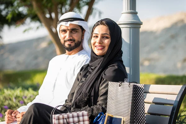 Arabic couple dating in Dubai — Stock Photo, Image