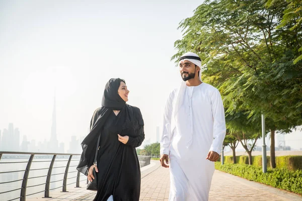 Arabisch koppel dating in Dubai — Stockfoto