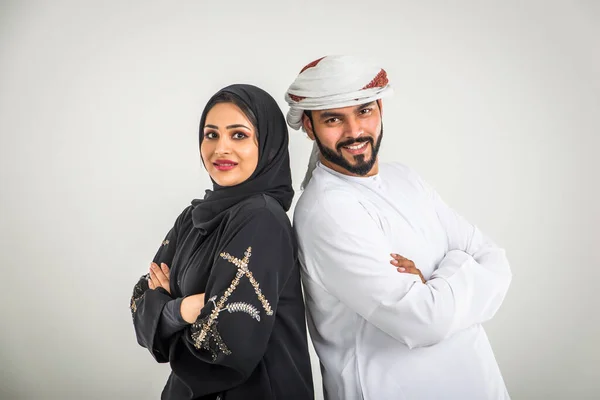 Emirate lassen Menschen im Studio arbeiten — Stockfoto