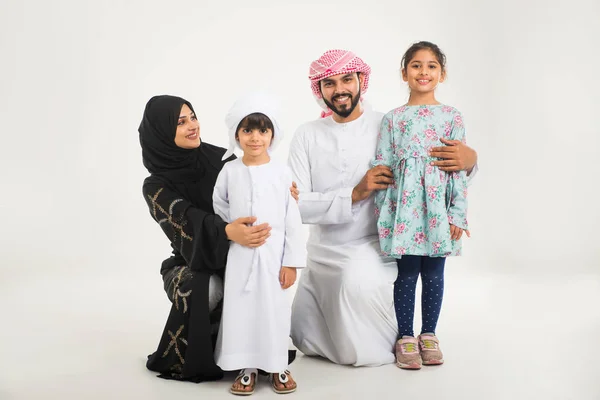 Emiraten mensen in studio — Stockfoto