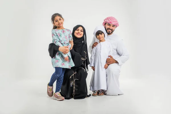 Emirates pessoas em estúdio — Fotografia de Stock