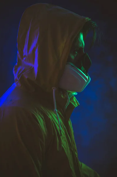 Retratos Artísticos Com Homem Usando Máscara Segurança Conceito Sobre Covid19 — Fotografia de Stock