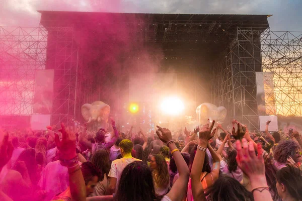 Crowd Having Party Concert Moltitude People Having Fun Event Strobe — Stock Photo, Image