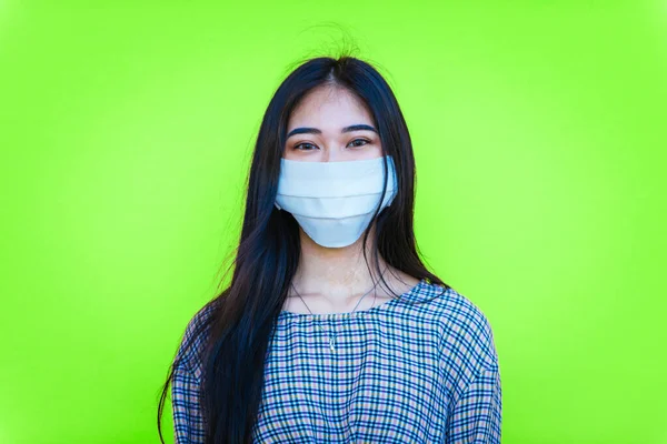 Chica Asiática Saliendo Después Cuarentena Durante Período Coronavirus Mujer Joven —  Fotos de Stock