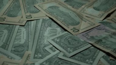 Masada çok para var. İyi bir alış-verişten sonra 4 bin dolar nakit.