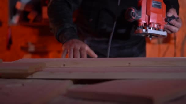 The carpenter postpones the workpiece after processing with a milling machine. — Stock Video