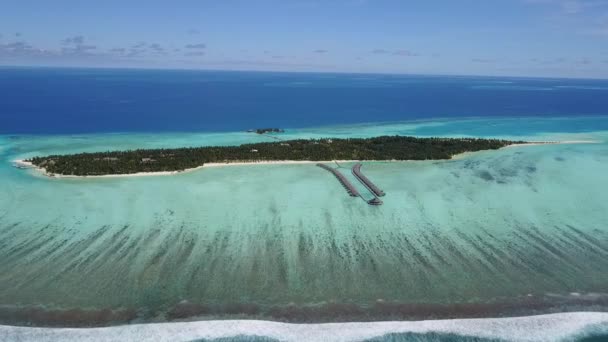 Paradise island from drone with amazing view to lagoon and big vawes wash atoll 4K — Stock Video