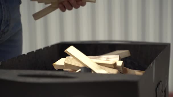 炭火で焼くバーベキューの食欲をそそる作品4K映像 — ストック動画