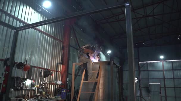 Smid Lasser Beschermende Masker Werkt Met Metaal Staal Ijzer Met — Stockvideo