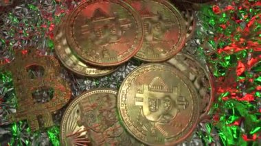 Masada bir sürü bitcoin ve dalgalı para var. Geleceğin altın parası. Geniş açı. BTC ve XRP. Yarısı geliyor. Takas yapalım. Laowa 24 mm Sonda lensi