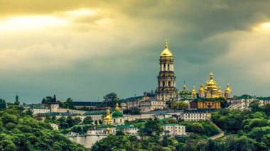 Kiev şehri. Ukrayna. Kiev Pechersk Lavra ya da Kiev Manastırı mağaralar. Timelapse.