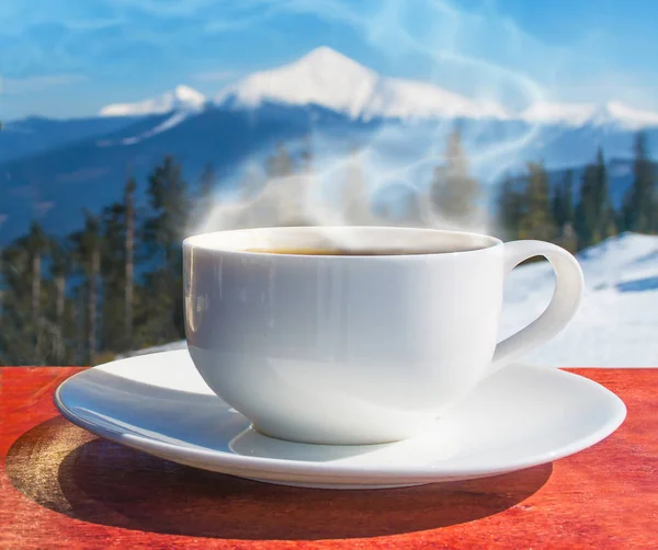 Una Taza Café Caliente Sobre Fondo Montañas — Foto de Stock