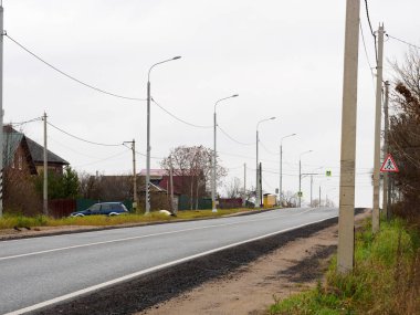 Köyde arabasız asfalt yol