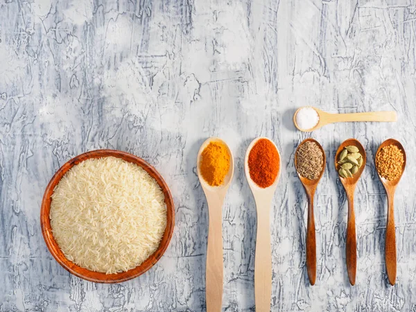 La alimentación sabrosa y sana - el arroz con las especias. Cocina india i — Foto de Stock