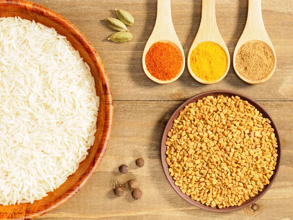 Pirinç, yeşil kakule, kırmızı biber, tüm baharatlar, masala, çemen 