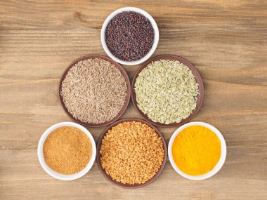 Hardal tohumları, kimyon, rezene, çelenk, masala, zerdeçal