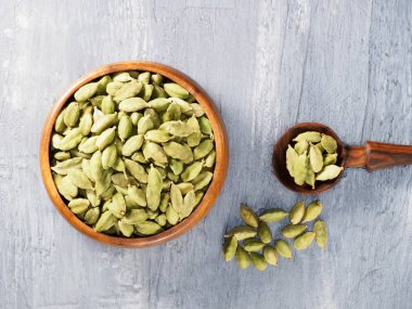 Baharat yeşili kakule (Elettaria kakule) yemeği daha lezzetli yapar.