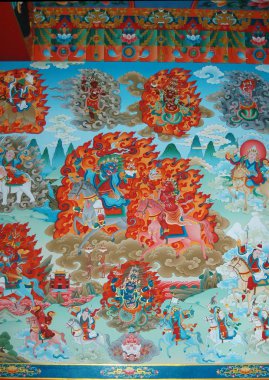 Tibet manastırında ateşli tanrılarla dolu kutsal duvar resimleri. 