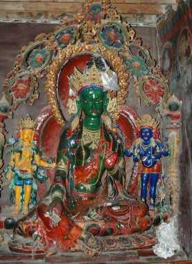 Tibet manastırında antik kutsal tanrı heykeli yeşil Tara