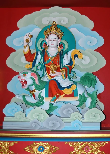 Sacred wall paintings with a Tibetan deity in a crown on a mythi — 스톡 사진