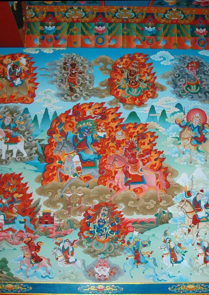 Svaté nástěnné malby s ohnivými božstvy v tibetském klášteře — Stock fotografie