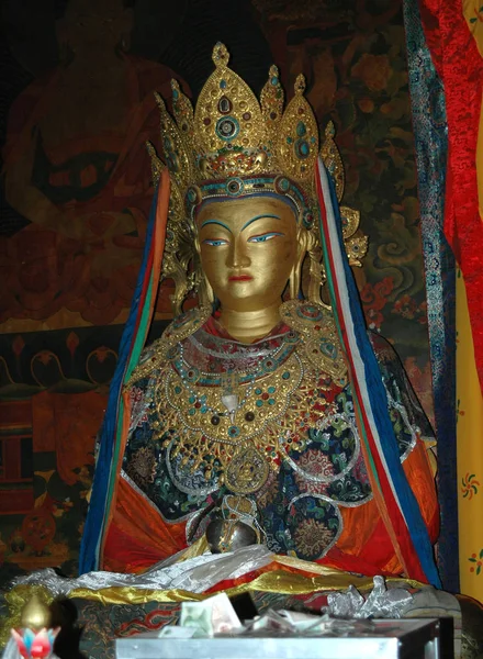 Statua del Buddha nel monastero tibetano di Samye nel sobborgo di Lhasa , — Foto Stock