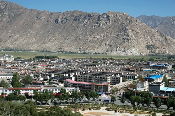 Vista da cidade de Lhasa no Tibete, China — Fotografia de Stock