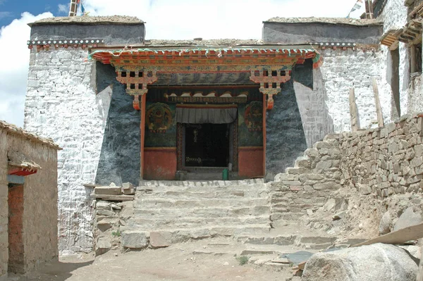 Zutrulpuk Monasterio tibetano cerca de la montaña sagrada Kailash, Ti —  Fotos de Stock