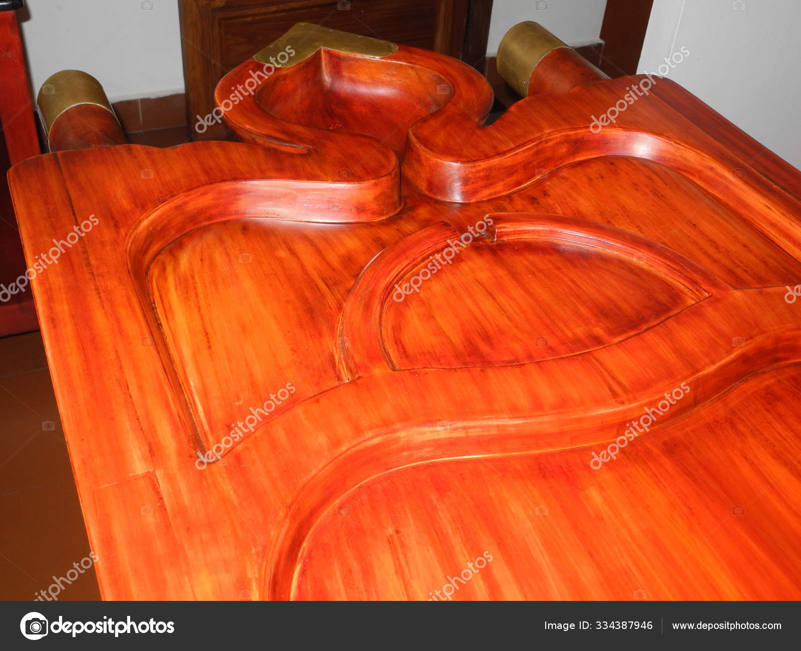 33+ Ayurveda Wooden Massage Table Background