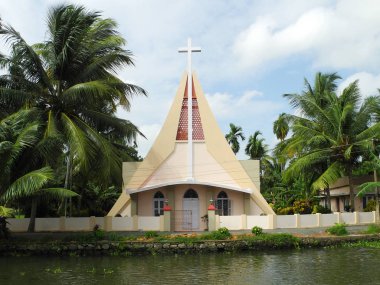 Kerala Koç 'taki durgun kanalda Hıristiyan Katolik Kilisesi