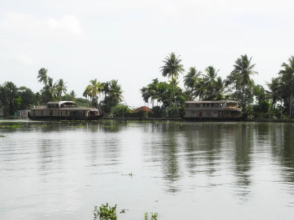 Woonboot op backwaters in Kerala Kochi — Stockfoto