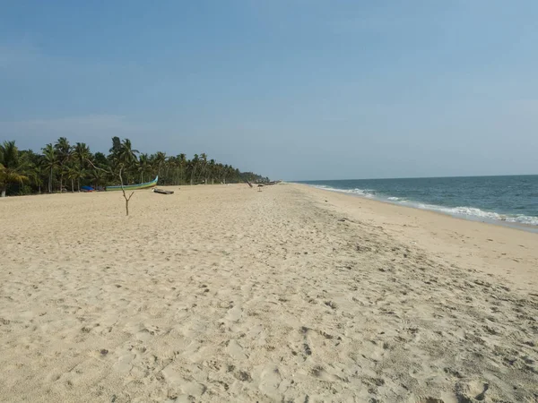 Spiaggia Sabbia Cielo Blu Sul Mar Arabico Kerala India — Foto Stock