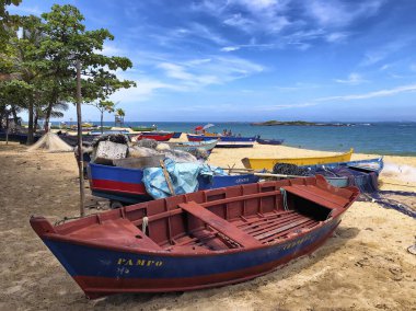 Costa Sahili 'ndeki balıkçı tekneleri, Vila Velha, Espirito Eyaleti - Brezilya