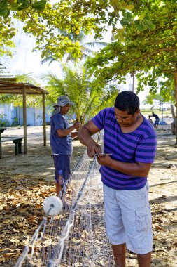İki balıkçı Ponta do Corumbau Sahili - Bahia Eyaleti, Brezilya