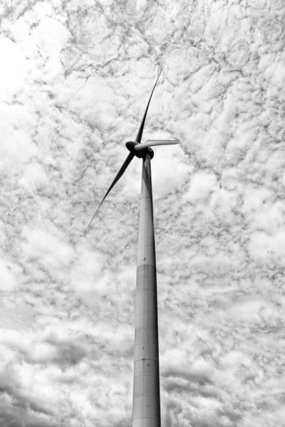 Éoliennes Turbine Sur Fond Bleu Ciel — Photo