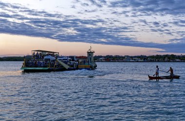 Paraty, Rio de Janeiro, Brezilya - 30 Temmuz 2018 - Paraty plajı yakınlarındaki tekneler.