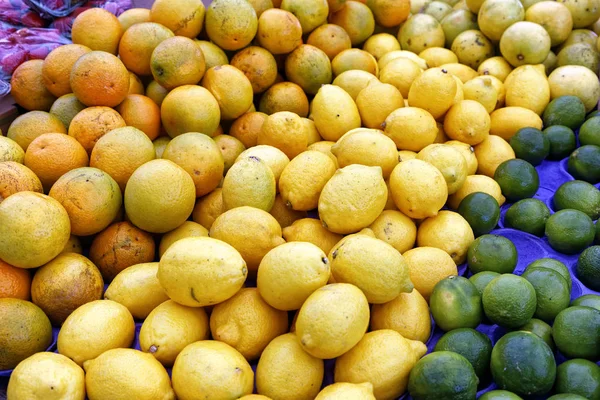 Lot Ripe Juicy Lemons Counters Bazaar — Stock Photo, Image