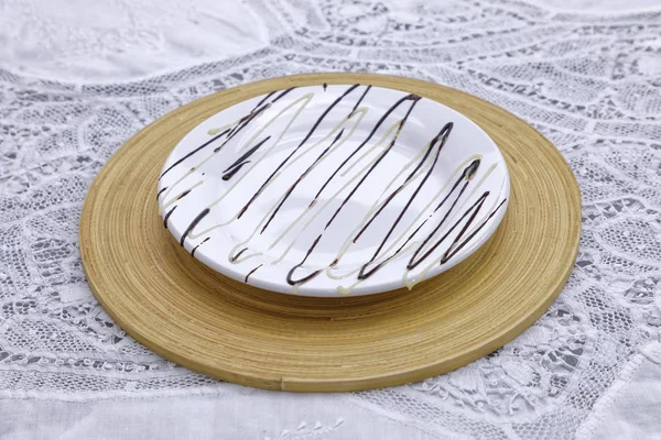 Dark Milk Chocolate Glaze White Plate Wooden Bred — 스톡 사진