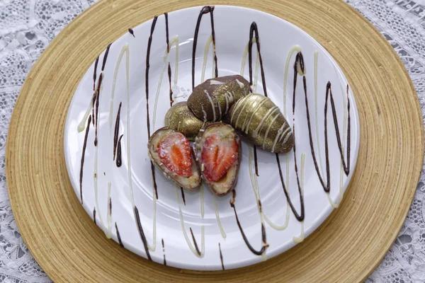 Strawberries Covered Milk Chocolate Candies White Plate — Stock Photo, Image