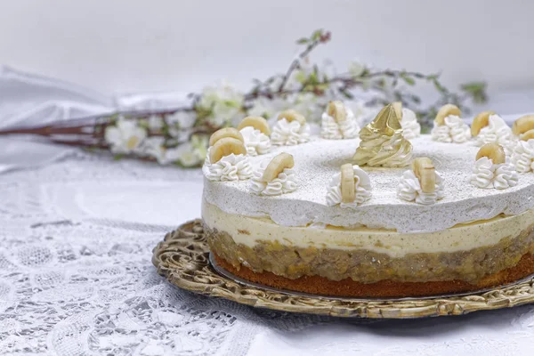 Pastel Crema Mantequilla Capa Blanca Decorado Con Plátanos — Foto de Stock