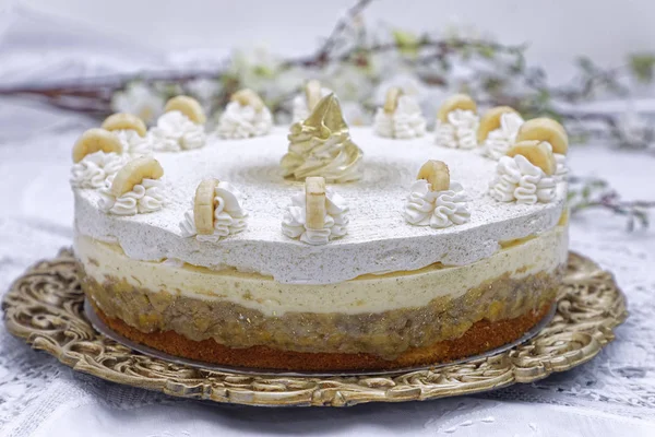 Torta Burro Bianco Strato Decorato Con Banane — Foto Stock