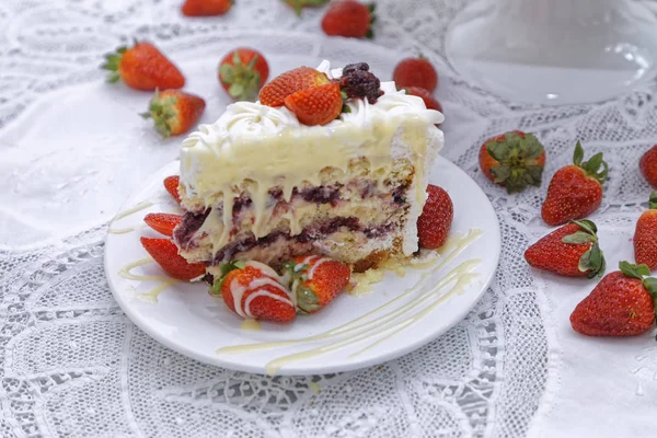 Close Fresh Fruits Whipped Cream Cake Strawberries — Stock Photo, Image