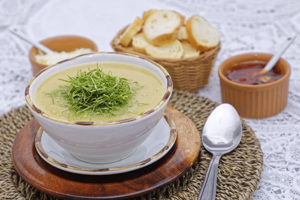 Zuppa Zuppa Mais Con Verdure Cesto Fette Pane Con Salse — Foto Stock