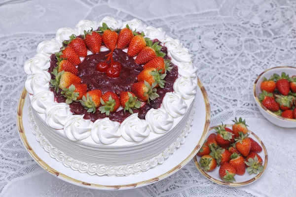 Whipped Cream Cake Strawberries White Plates — Stock Photo, Image