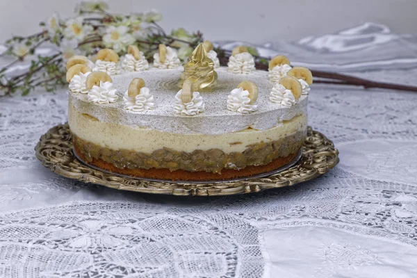 Torta Banana Cremosa Con Panna Montata Con Pezzi Banana — Foto Stock