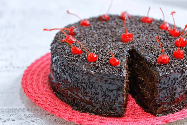 Gâteau Chocolat Avec Crème Beurre Chocolat Décoré Cerises — Photo