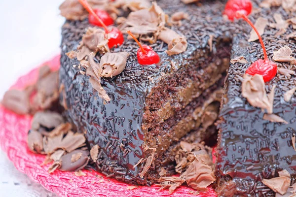 Dark Chocolate Cake Chocolate Buttercream Decorated Cherries — Stock Photo, Image