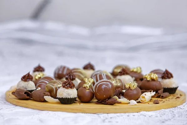 Diferentes Doces Chocolate Placa Madeira — Fotografia de Stock