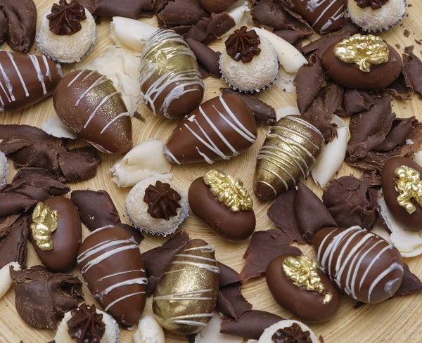 Lotes Doces Chocolate Saborosos Placa Madeira Fundo Mesa Cozinha — Fotografia de Stock