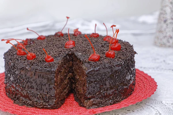 Gâteau Chocolat Noir Avec Crème Beurre Chocolat Décoré Cerises Sur — Photo